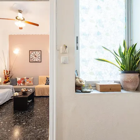 Апартаменты Sofi's Flat In The Center, 5min To The Sea Каламата