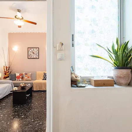 Apartment Sofi's Flat In The Center, 5min To The Sea Kalamata