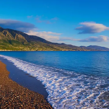 Ferienhaus Sofi's Flat In The Center, 5min To The Sea Kalamata