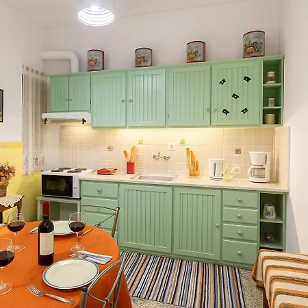 Sofi's Flat In The Center, 5min To The Sea Ferienhaus Kalamata