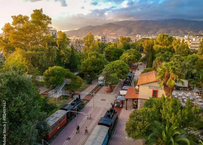 Sofi's Flat In The Center, 5min To The Sea アパート カラマタ