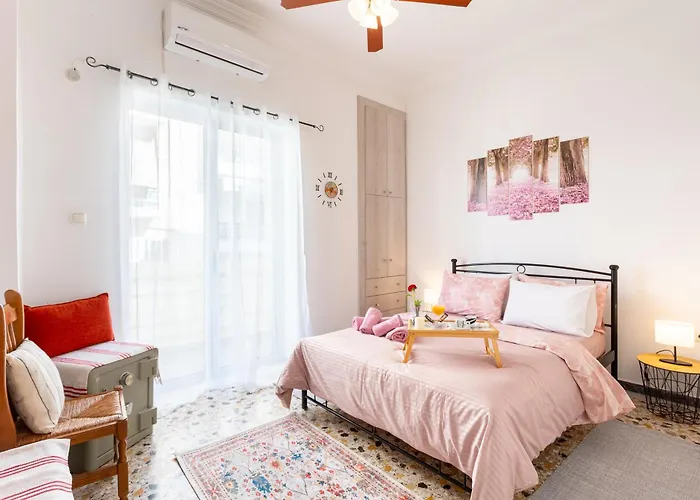 Sofi's Flat In The Center, 5min To The Sea 아파트 칼라마타