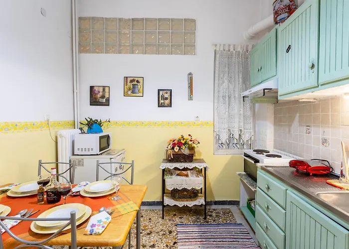 Sofi's Flat In The Center, 5min To The Sea 아파트 *